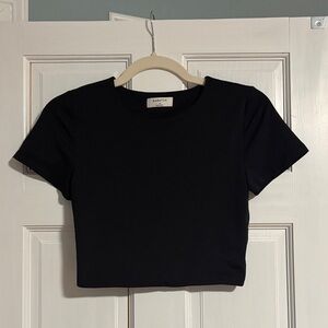 Aritzia Babaton short sleeve contour crop